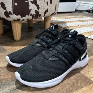 Puma Women’s Running Shoe - Size 9 - Black/White - Soft Ride sole